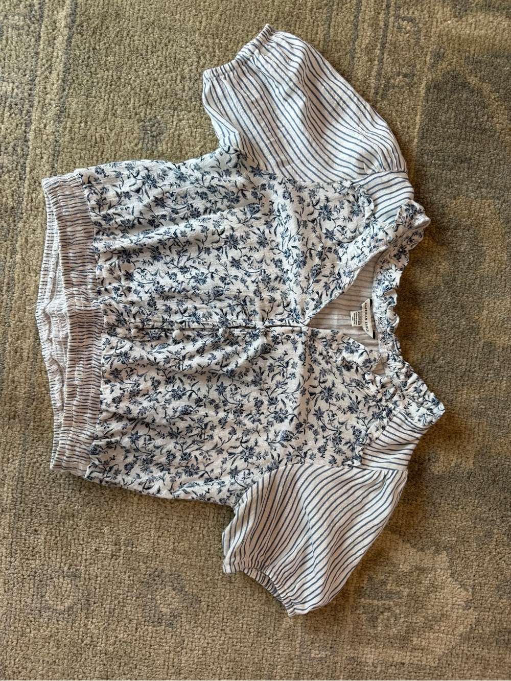 Women's White and Navy Floral Puff-Sleeve cropped top